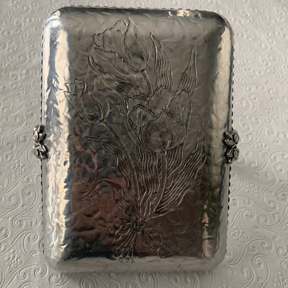 Rodney Kent Tulip Hammered Aluminum Trinket Tray with Handle - Picture 4 of 6